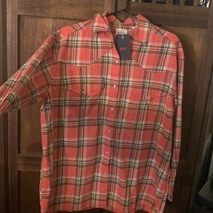 Levi snap button shirt…it’s a small but fits me and I’m a large…